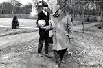 photo - le célèbre réalisateur Jean Delannoy avec Gérard Oliver (Chambre)